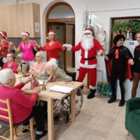 12_Spoločné spievanie kolied a vianočných piesní s Mikulášom_2512