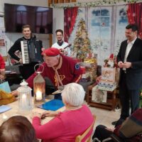 24_Vianočné dopoludnie – starosta obce Bošany, skaut z Bošian a hudobníci Lukáš a Filip z Krásna_2512